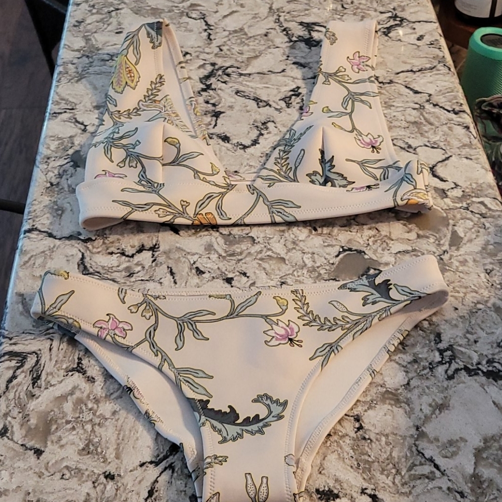 Brand New H&M Bikini - Picture 2 of 6
